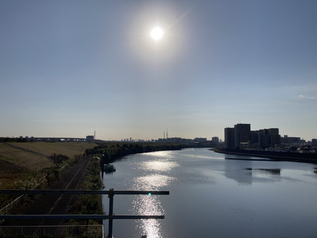 荒川サイクリングロードでの休憩風景